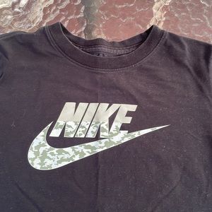 Nike T-Shirt. Size Medium